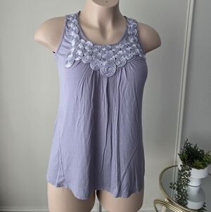 Simply Fresistible Lavender Sleeveless Tunic Top with Floral Detail Sz.M
